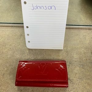 ❌❌SOLD❌❌LOUIS VUITTON VERNIS RED 4 KEY RING